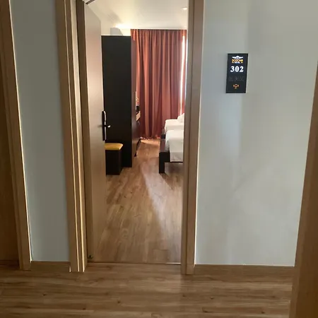 多多纳酒店 4* Sarandë